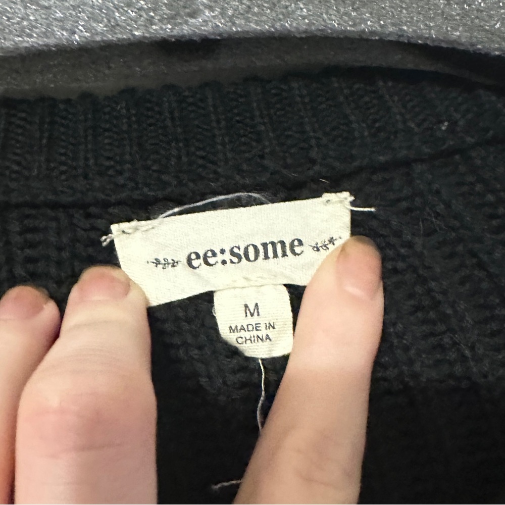ee:some black sweater